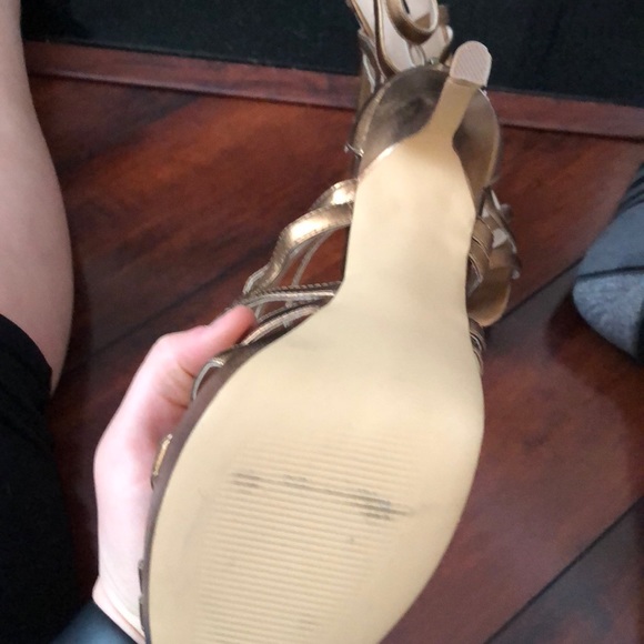 Heels - Picture 3 of 3